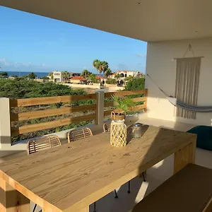 https://isla-penthouse-garden-apartments-bonaire.comcaribbean.com
